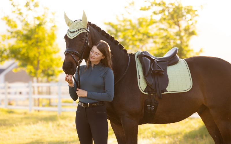 Sommerfit mit deinem Pferd: Das solltest du auf keinen Fall vergessen